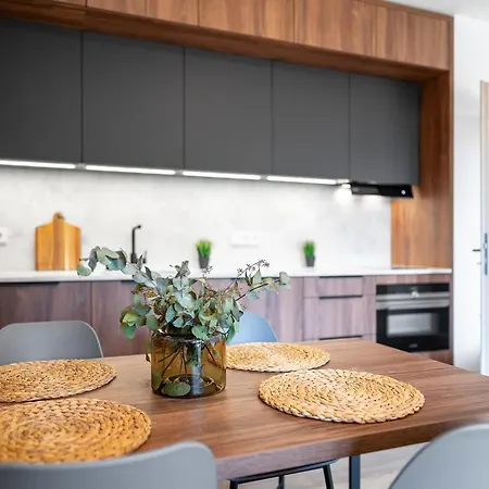 Nahore V Dole Černý Dŭl