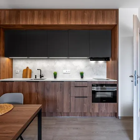 Nahore V Dole * Černý Dŭl